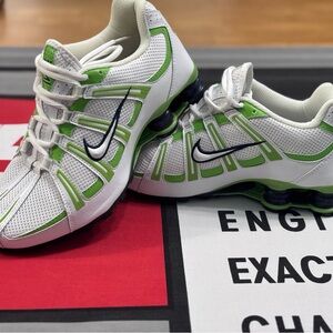 Nike women’s Shox NZ